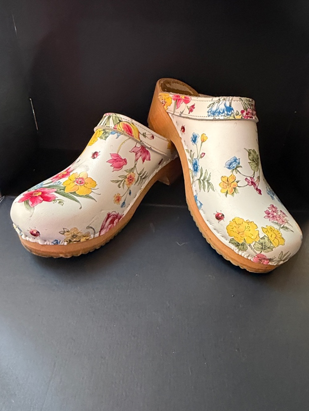 Sven White Floral Clogs with Natural Wood Sole size 38
